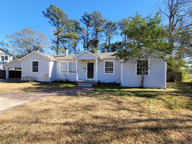 Building Photo - 6014 College Dr