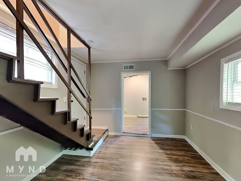 Building Photo - 502 Fairlane Cir NW