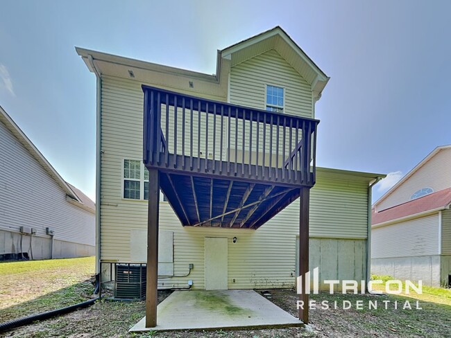 Building Photo - 5723 3 Lakes Dr