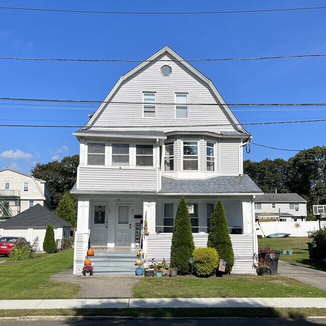 Primary Photo - 65 Park Cir