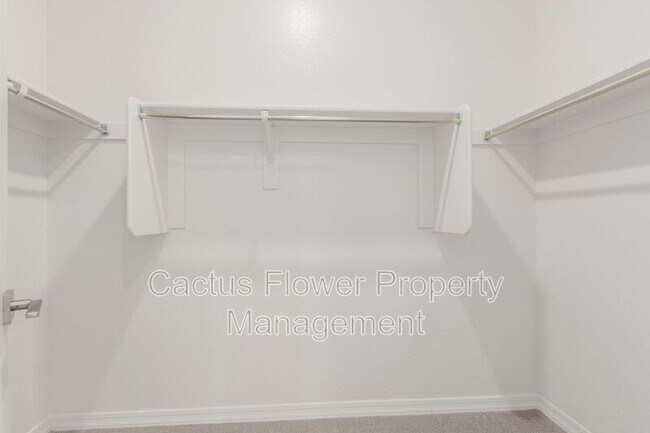 Building Photo - 9416 E Spiral Ave