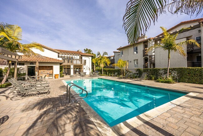 Building Photo - Long-Term | Vacation Rental | Laguna Beach