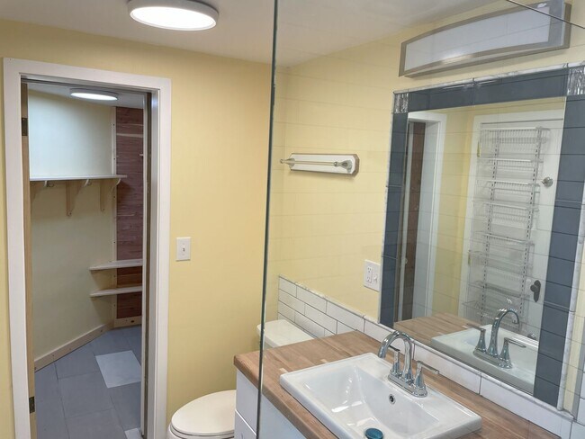 Building Photo - Downing St.