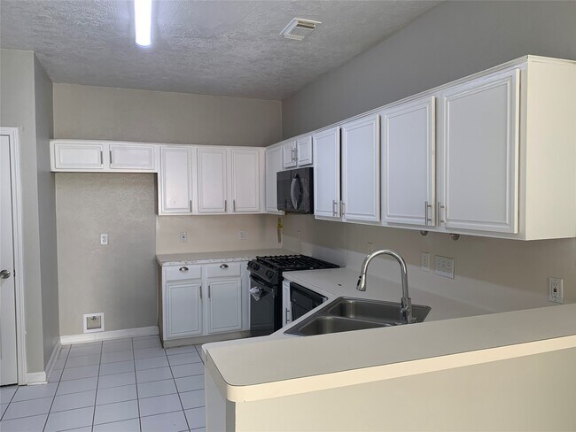 Building Photo - 4018 Timber Corner