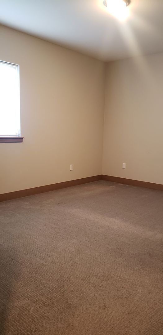 Building Photo - 1404 E 6th St