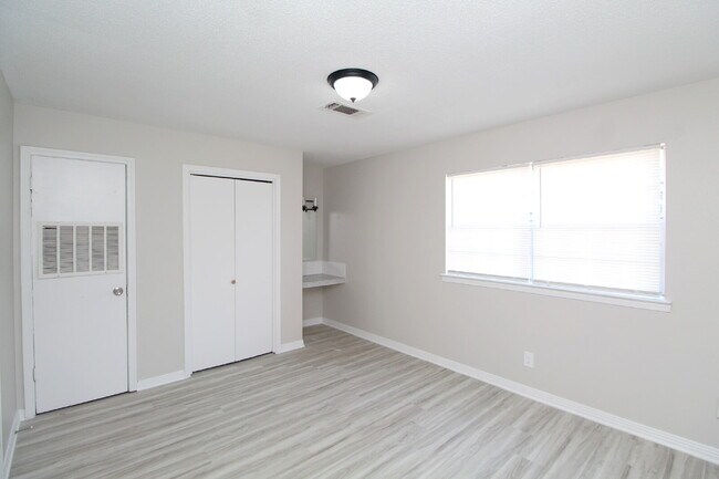 Building Photo - Move-In Ready 1BR/1BA Apartment in NE Pensacola – Close to UWF and West Florida Hospital