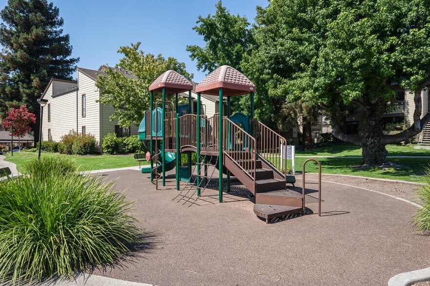 Building Photo - 231 Woodcreek Common