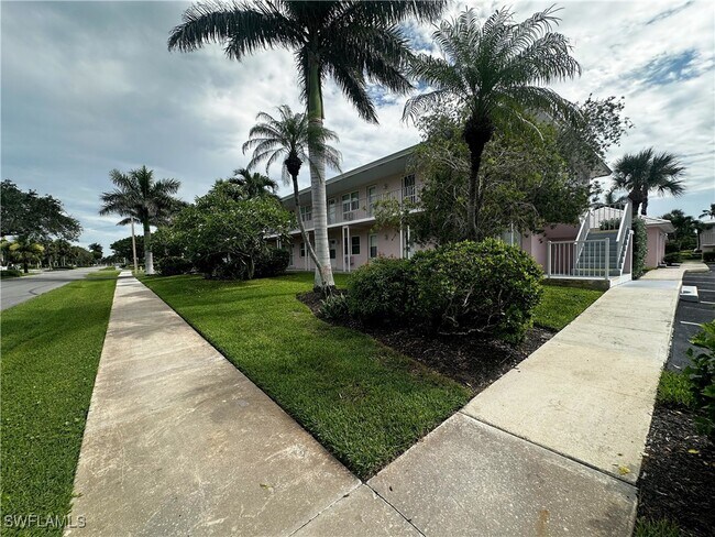 Primary Photo - 190 N Collier Blvd