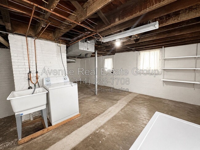 Building Photo - 6575 Scanlan Ave