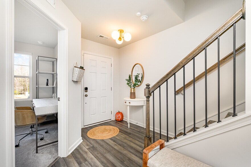 Building Photo - 6221 Truxton Ln