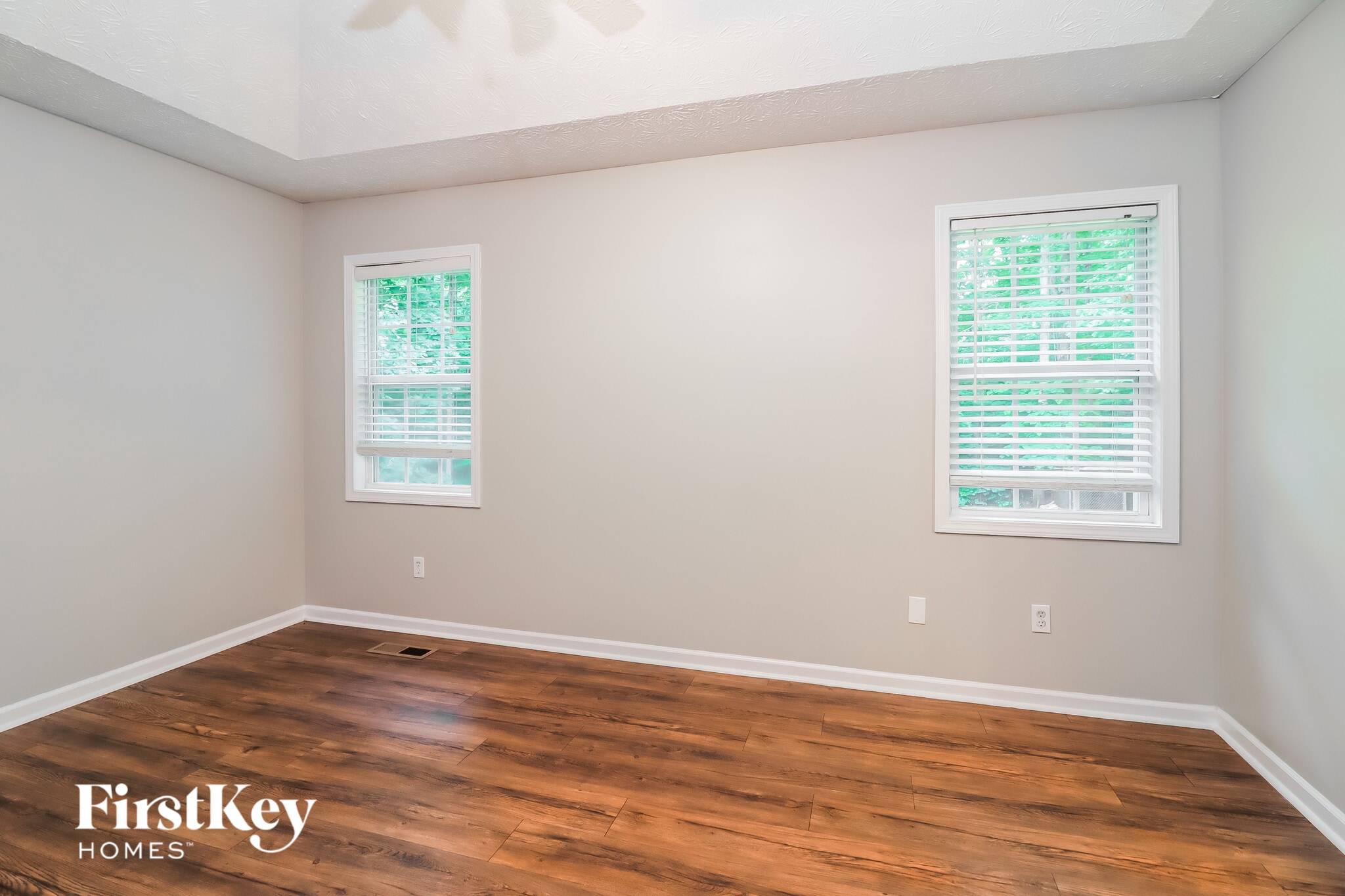 Building Photo - 358 Farm Brook Ln