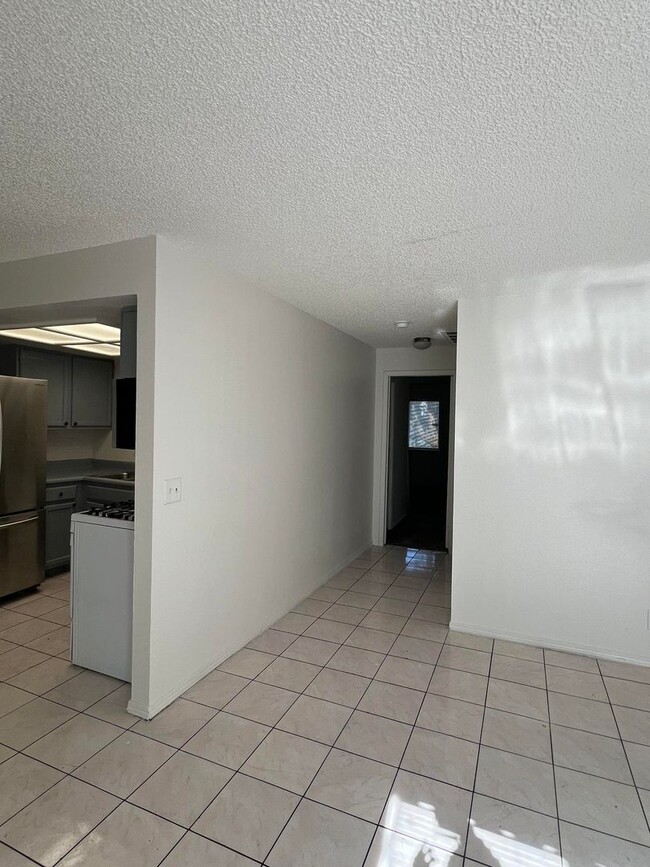 Building Photo - 5175 Caliente St