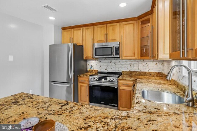 Building Photo - 6608 Westbury Oaks Ct