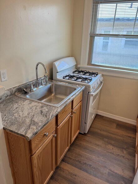 Building Photo - 1720 Ashland Ave