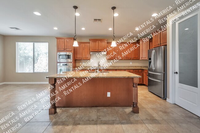 Building Photo - GORGEOUS 4/2.5 + DEN with Spa in Chandler!
