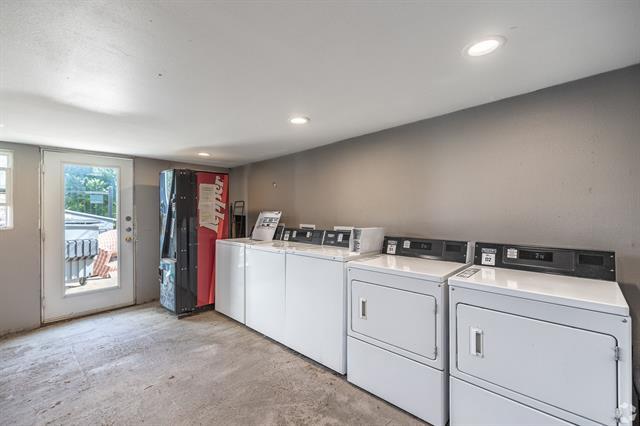 Building Photo - 301 W Leuda St