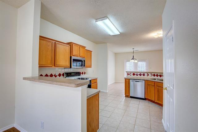 Building Photo - 4717 Woodhaven Ln