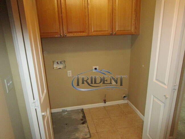 Building Photo - 406 Hetherington Cir
