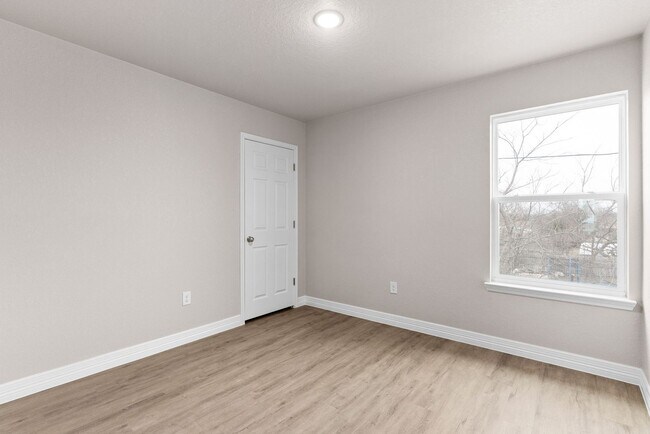 Building Photo - 804 White Meadow Ln