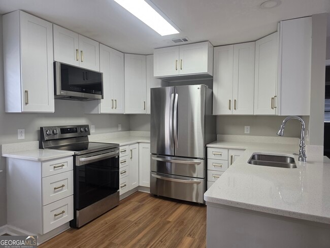 Building Photo - 103 W 15th St