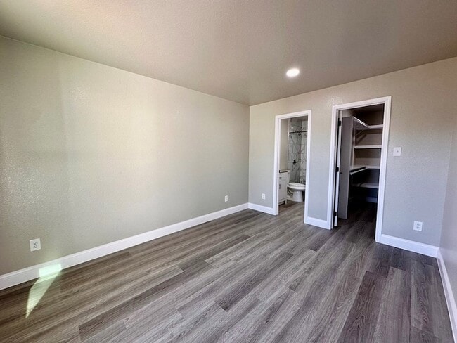 Building Photo - 1012 W 26th St