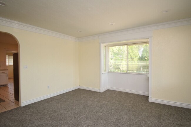 Building Photo - Remodeled 2 Bedroom Home in Salt Lake City!