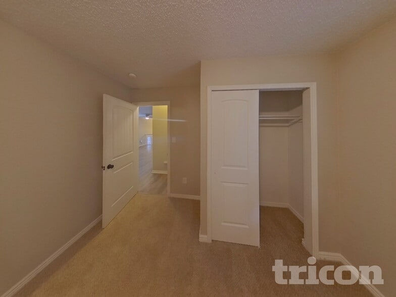 Building Photo - 6725 Defoe Ave