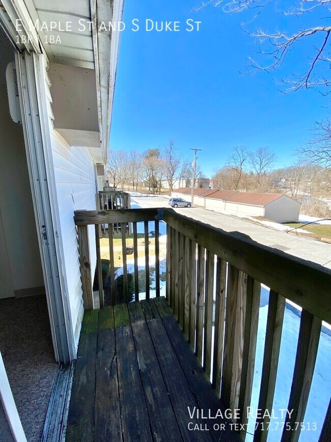 Building Photo - 501 E Maple St