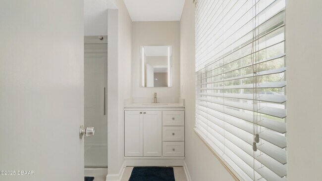 Building Photo - 840 Center Ave