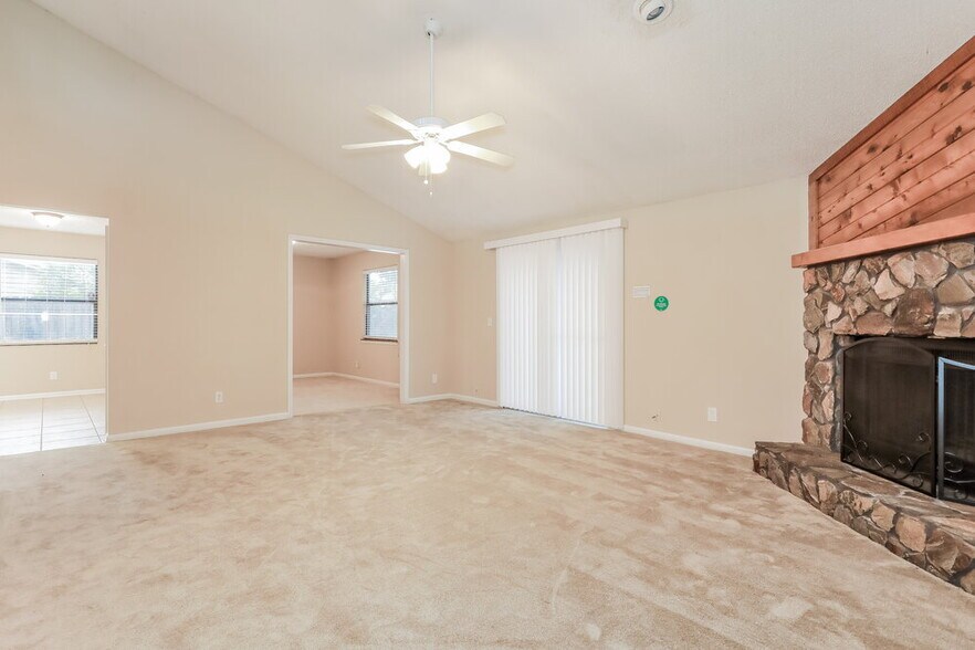 Building Photo - 8424 Bluestem Ct