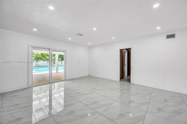 Building Photo - 12525 SW 68th Ct