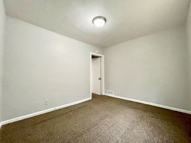 Building Photo - Three Bedroom Home in Muskegon