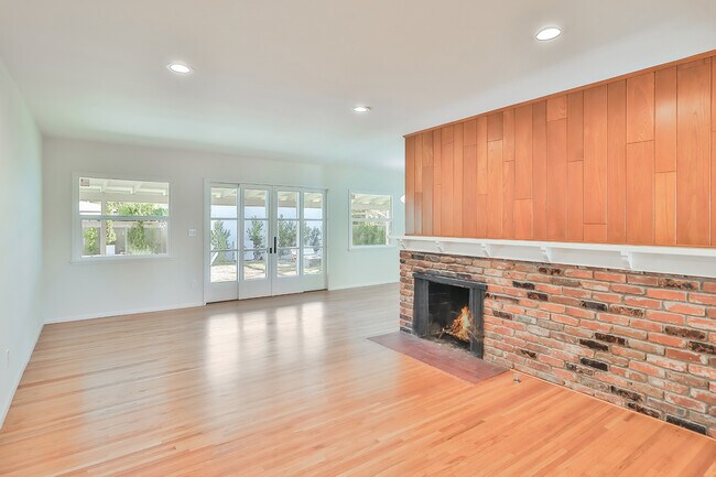 Building Photo - 19616 Victory Blvd