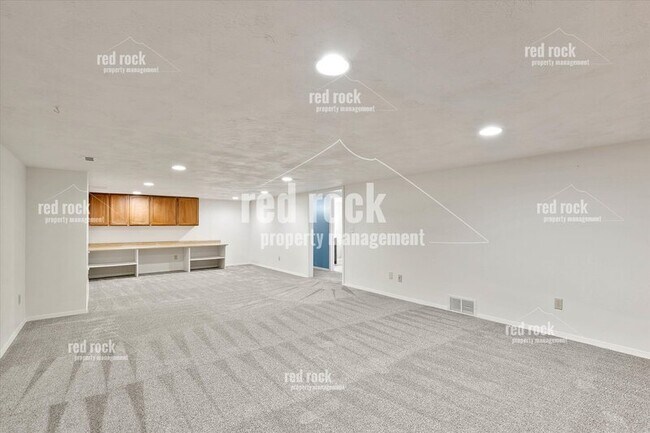 Building Photo - 2211 E 49th Ave