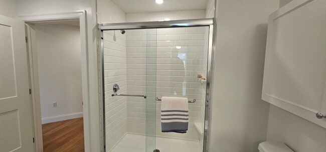 Building Photo - Chestnut Hill Luxury 1-Bed 1-Bath Apartment