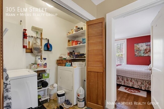 Building Photo - 305 Elm St