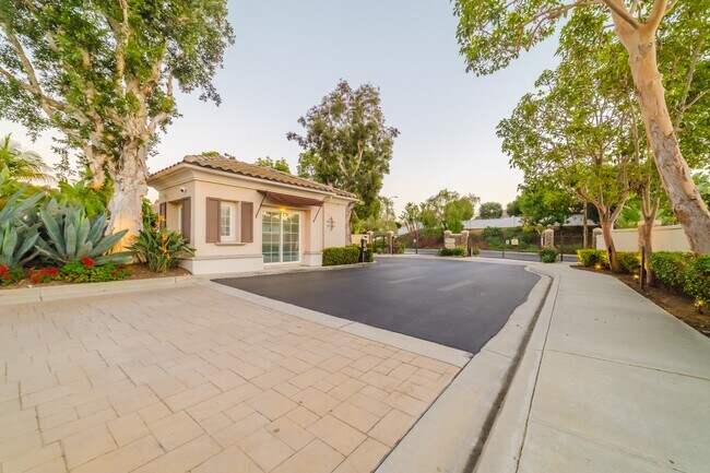 Building Photo - 7373 Elegans Pl