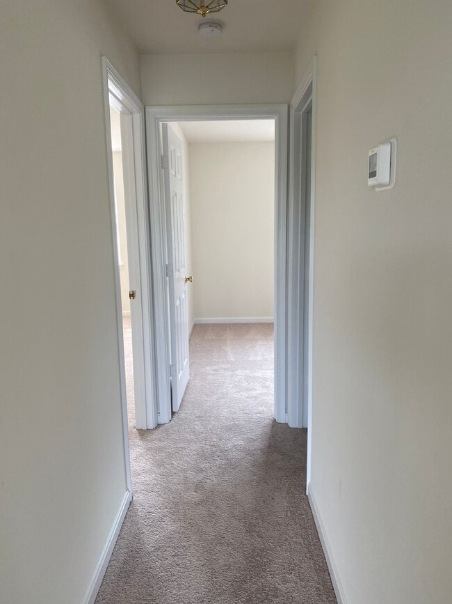 Building Photo - Sun-filled 2 Bed 2 Bath Condo In Sought Af...
