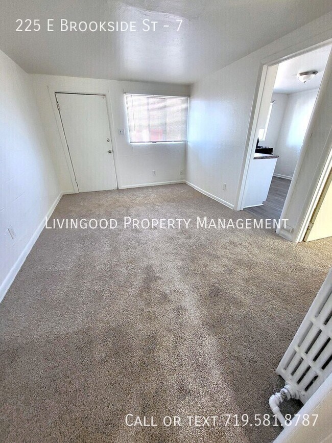Building Photo - 225 E Brookside St