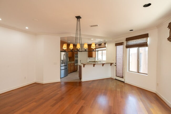 Building Photo - 3 Bedroom Townhome in Crown Point – Pacific Beach