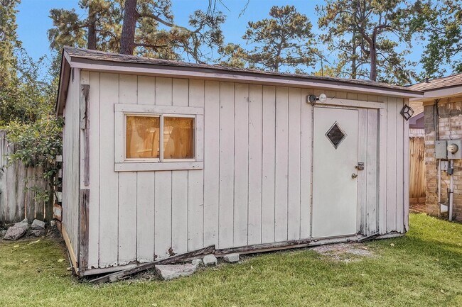 Building Photo - 23918 Spring Gum Dr