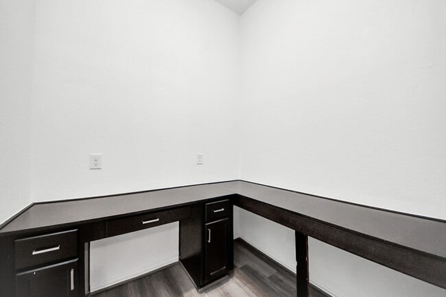 Building Photo - 5827 Northern Rose Ln