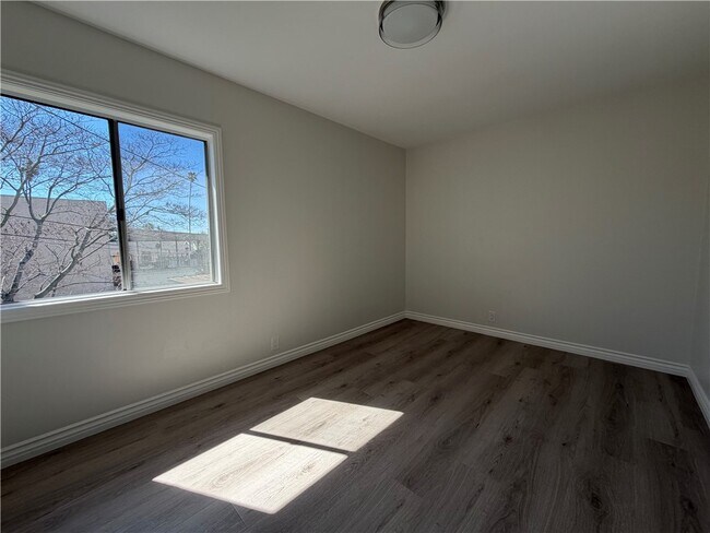 Building Photo - 2052 Lewis Ave