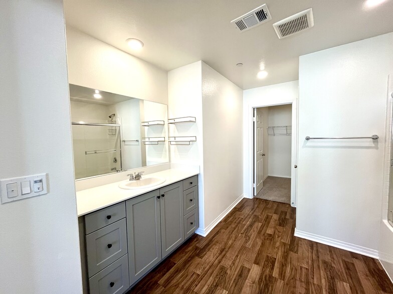 primary bath - 14045 Pearl Ln