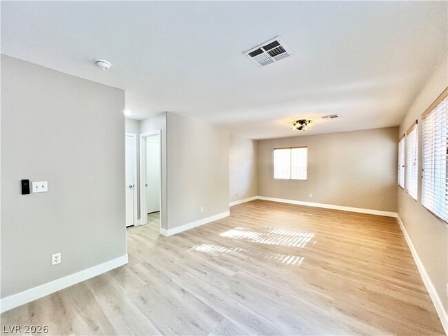 Building Photo - 1705 Encarta St