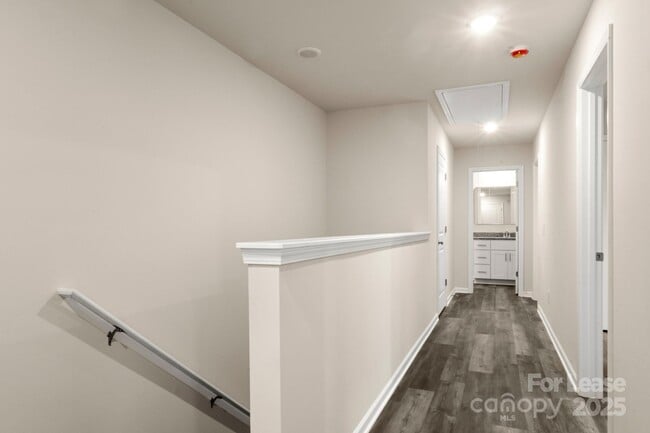 Building Photo - 990 Shearer Rd