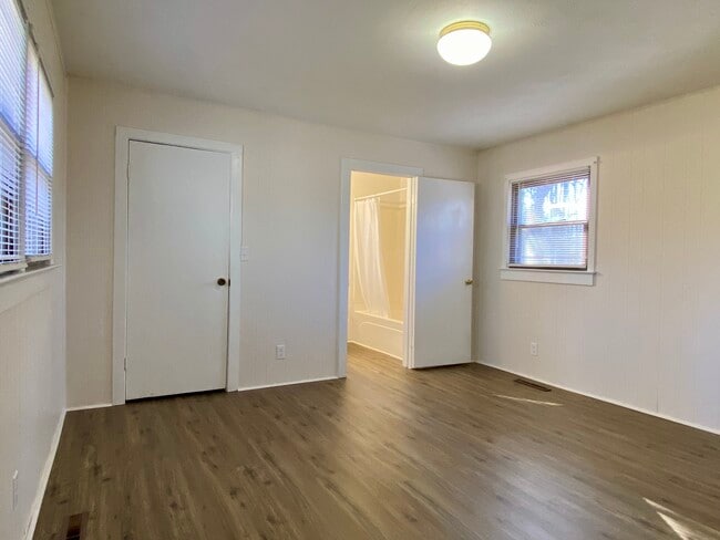 Building Photo - 729 Asbury Rd