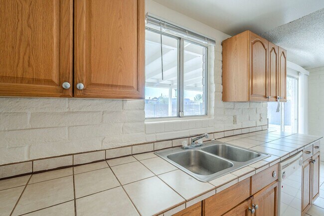 Building Photo - Cozy East Tucson 3-Bedroom with Private Ya...