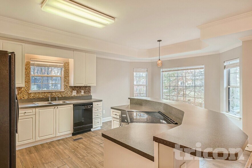 Building Photo - 9235 Raleigh Way