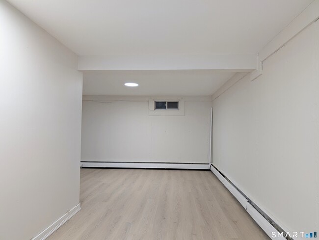 Building Photo - 186 Marigold Ave